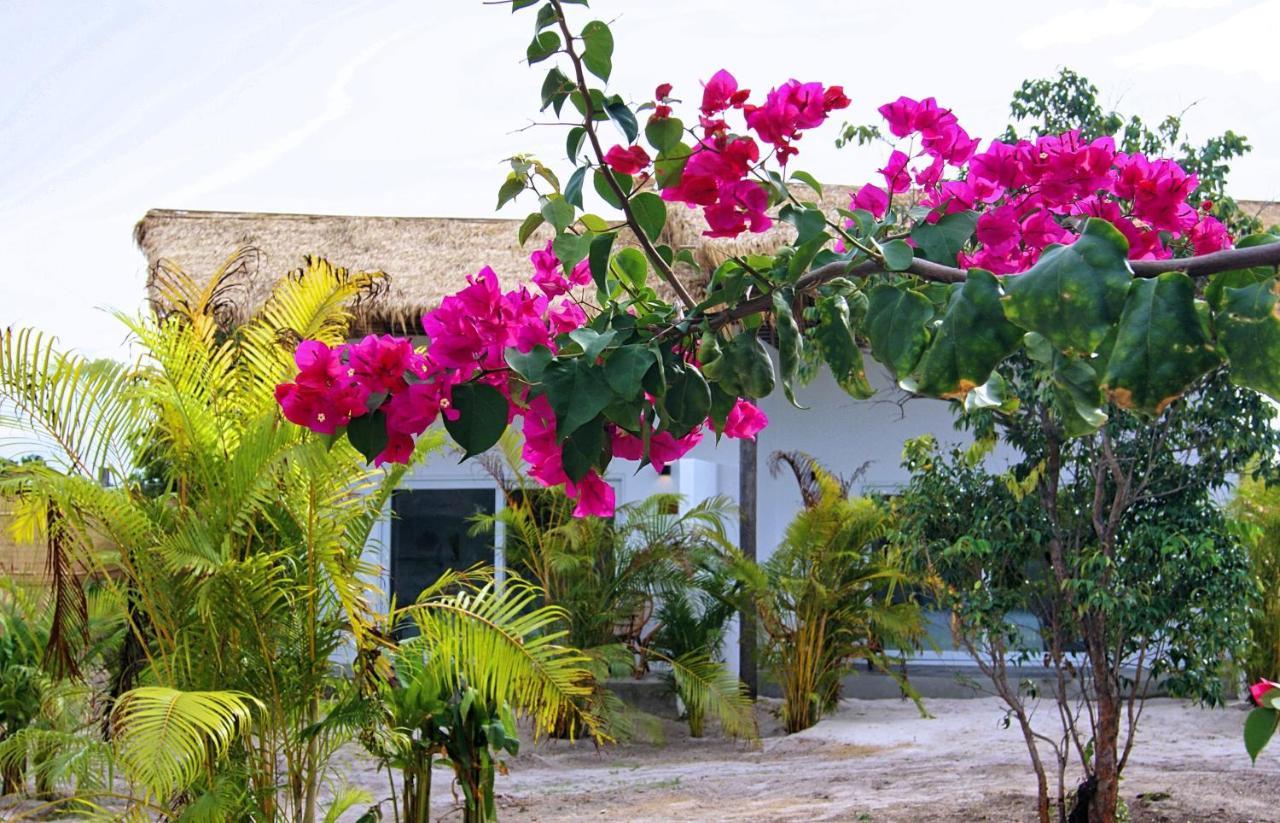 The Secret Garden Koh Rong Hotel Pagoda Beach Buitenkant foto